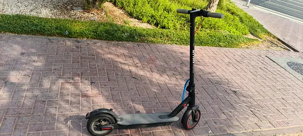Electric scooter in good working condition — ready to ride, new battery replaced last week