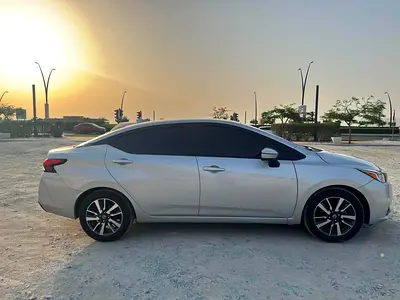 2021 Nissan VERSA 照片 2