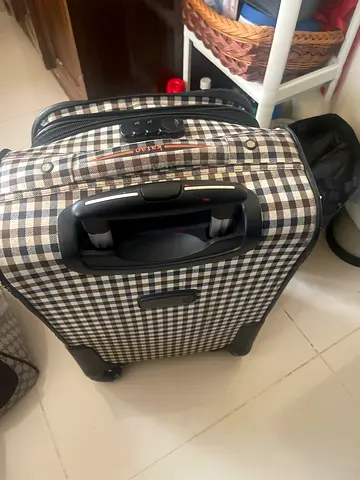 Checked pattern carry-on suitcase with telescopic handle and wheels