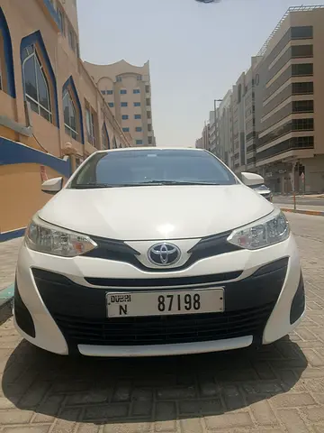 2020 Toyota YARIS photo 2