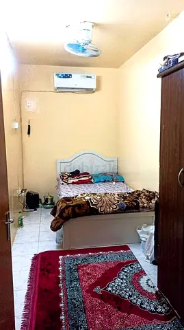 Fully furnished small room with sharing bathroom near Abuhail metro in Al Shaab, Hor Al Anz.