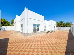 NEW SPACIOUS VILLA | HUGE BACKYARD