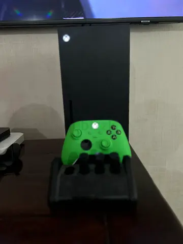 Xbox Series X with green controller and 4 rechargeable batteries - good condition