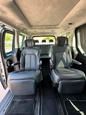 2023 Hyundai STARIA photo 10