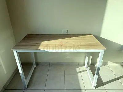 Pan Emirates Study Table