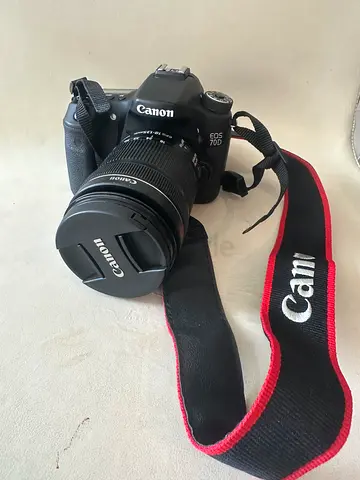 Canon 70D camera with battery and bag