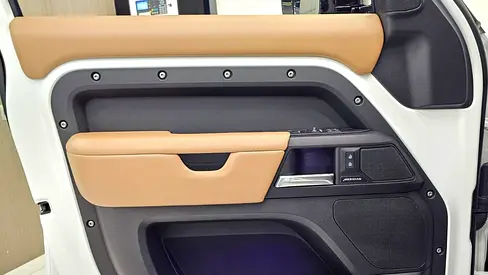 صورة 9 لـ 2025 LAND Rover DEFENDER