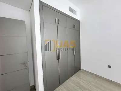 Spacious 1bhk near to Metro station only 5 minutes walk gym pool parking free