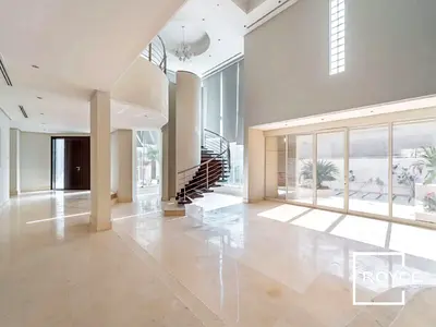 Huge 5BR Villa | Private Pool | Prime Location
