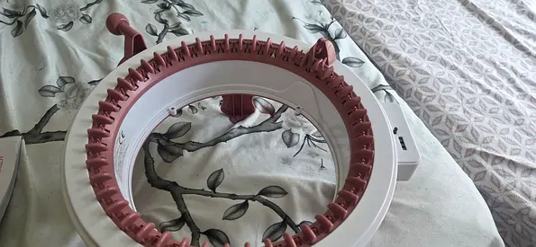 Crochet knitting machine