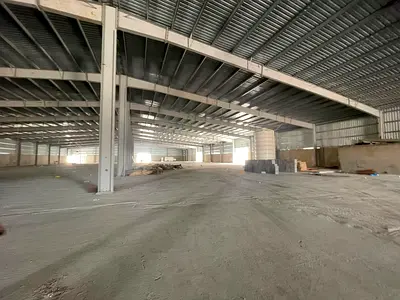 Brand new, massive 12,800 sq ft warehouse – first use with 100 KVA electricity – near DARMIX roundabout. A great opportunity for entrepreneurs.