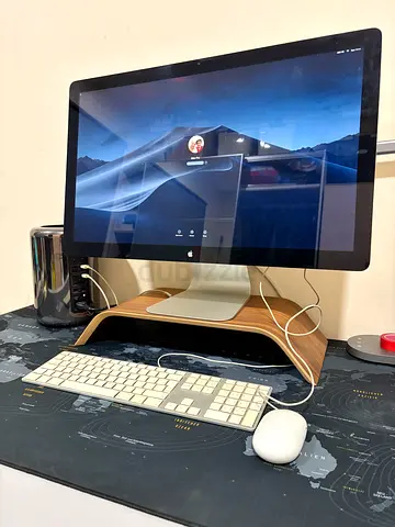 Mac pro and Apple Thunderbolt Display 27-inch with Magic Keyboard and Mouse