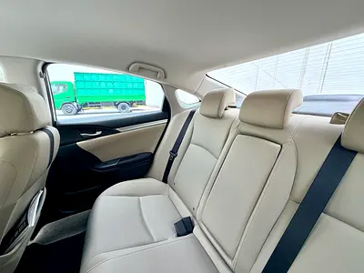 2019 Honda CIVIC — фото 5