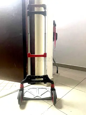 Foldable heavy-duty hand truck / trolley with wheels