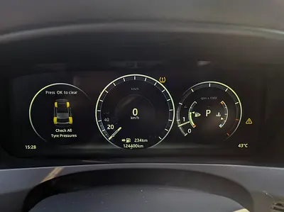 صورة مصغرة 14 لـ 2017 Jaguar F-PACE