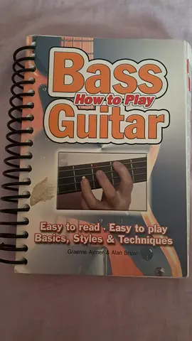 Bass Guitar: How to Play - Beginner instruction book