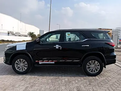 Toyota Fortuner SR5, миниатюра 2