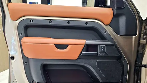 صورة 9 لـ 2025 LAND Rover DEFENDER