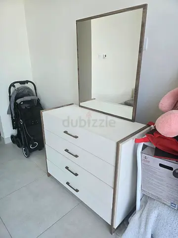 White 4-Drawer Dresser with Mirror and queen bed with 2 comods