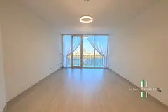SPACIOUS LIVING AREA |NO CONSTRUCTION |VACANT OCT