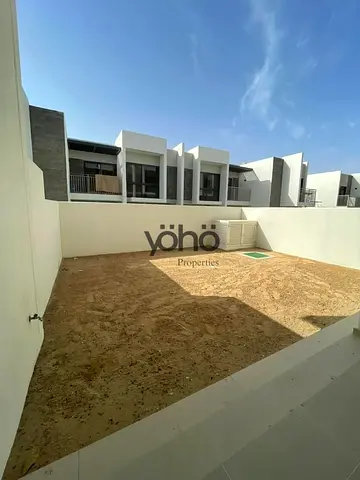 ELEGANT 3 BEDS + MAIDS | VACANT | PRIME LOCATION