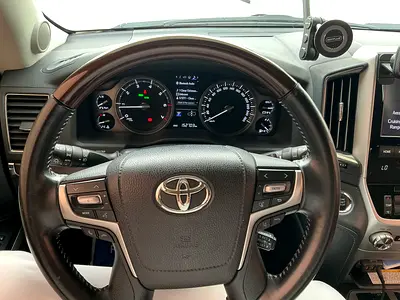 صورة 3 لـ 2019 Toyota LAND CRUISER