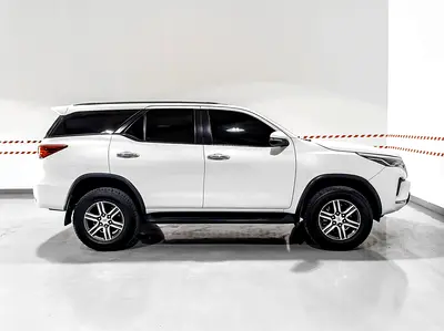صورة 4 لـ 2021 Toyota FORTUNER
