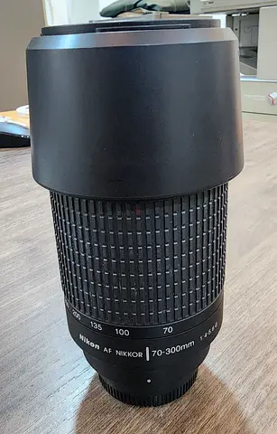 Nikon AF Nikkor 70-300mm f/4-5.6 Telephoto Zoom Lens