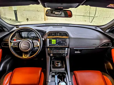 صورة 9 لـ 2017 Jaguar F-PACE