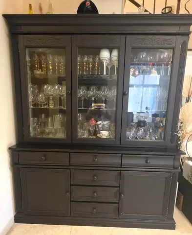 Large Display & Storage Cabinet – AED 500