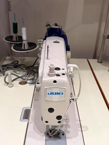 JUKI Industrial Sewing Machine - Heavy Duty Straight Stitch