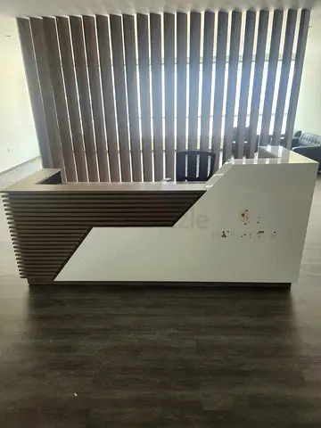 Reception desk in good condition