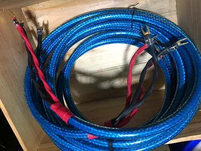 Bi-wiring speaker cable/spade