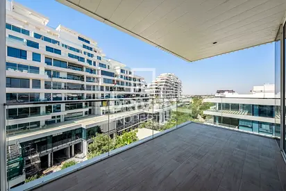 Elegant Unit | High Floor | Vacant on Transfer