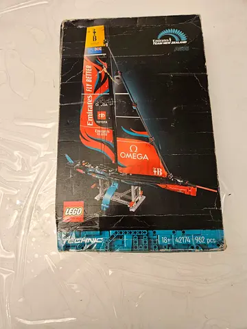 LEGO Technic Emirates Team New Zealand AC75 Yacht 42174 | 962 Pieces | Brand New