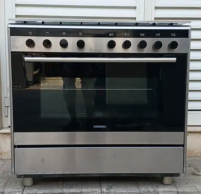 Siemens gas cooker 60x90 5burners working good