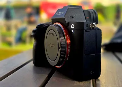 Sony camera with lens 16:35 F4