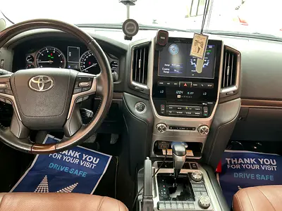 صورة 5 لـ 2019 Toyota LAND CRUISER