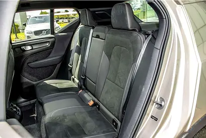 صورة 10 لـ 2024 Volvo XC40