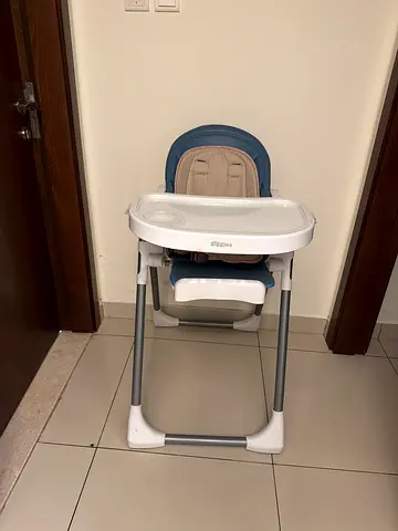 Used baby high chair - adjustable tray and padded seat it’s like new few times used sanitized clean