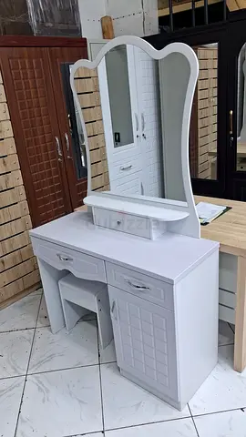 White Dressing Table with Mirror and Drawers - Good Condition
