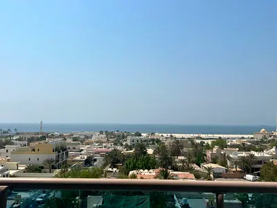 إطلالة بحرية بانورامية | 3 غرف وصالة | غرفة خادمة ماستر | بلكونتان | الرميلة 3