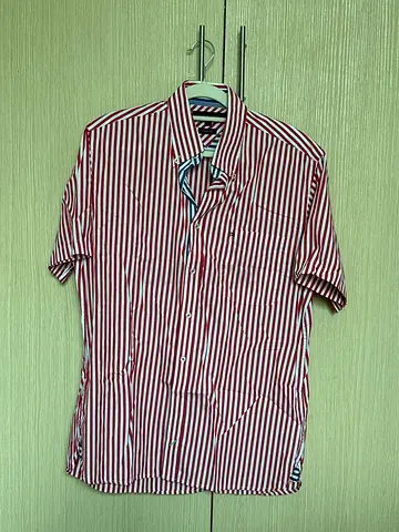 Tommy Hilfiger Men's short-sleeve red & white striped button-up shirt - size M