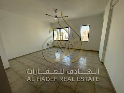 أكبر مساحة استوديو في الجبيل، مع موزّع للخصوصية، وتكييف وغاز مركزي، ومطبخ منفصل بتصميم حديث، ونوافذ بإطلالة بحرية .