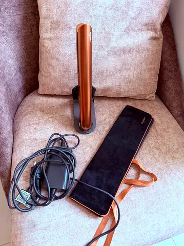 Dyson hair straightener. New Corded Hair Straightener with Travel Case - Good Condition