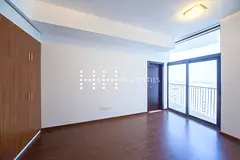 Unfurnished 3 BR Duplex with Closed Kitchen