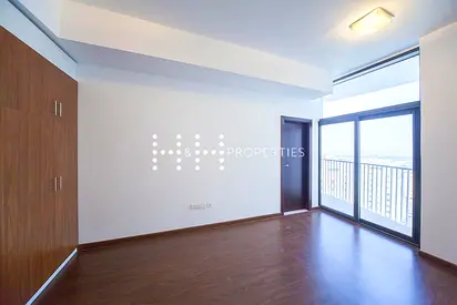 Unfurnished 3 BR Duplex with Closed Kitchen