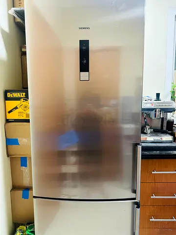 Siemens Stainless Steel Fridge-Freezer - Good Working Condition