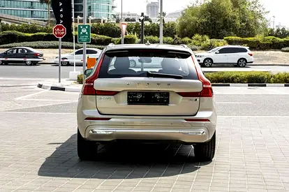 صورة 6 لـ 2023 Volvo XC60
