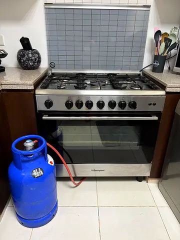 Bompani gas oven with LPG Gas Cylinder